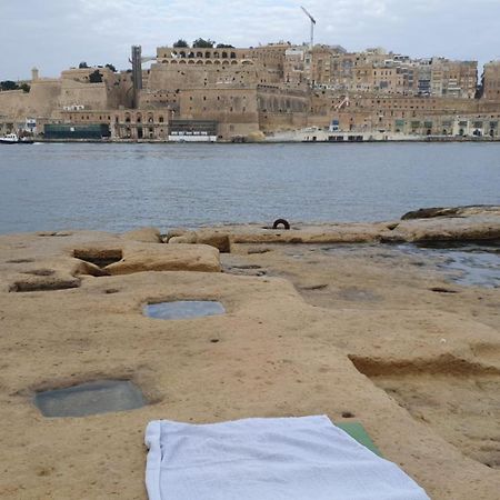 Old Refurbished Apartment In Bormla Cospicua Exterior foto