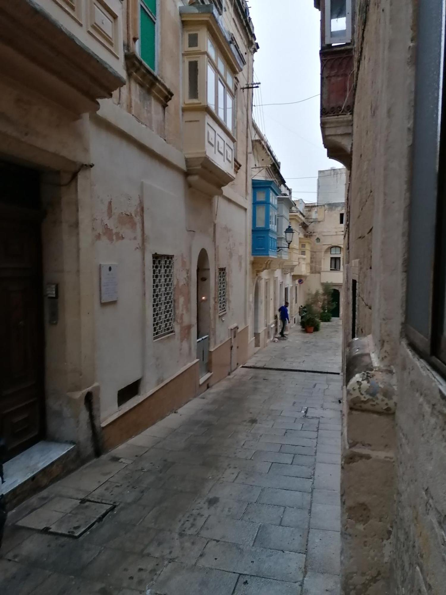 Old Refurbished Apartment In Bormla Cospicua Exterior foto