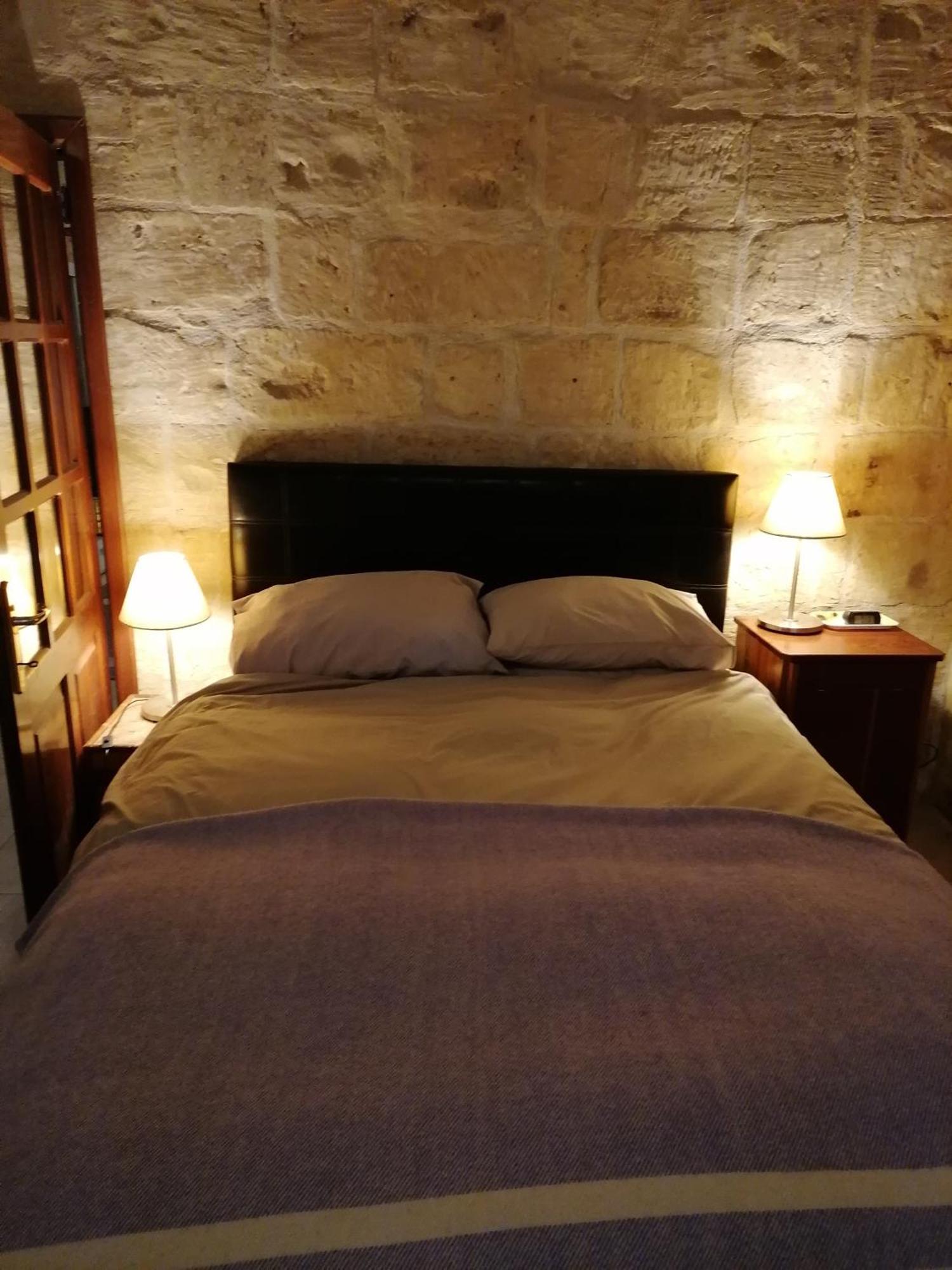 Old Refurbished Apartment In Bormla Cospicua Exterior foto