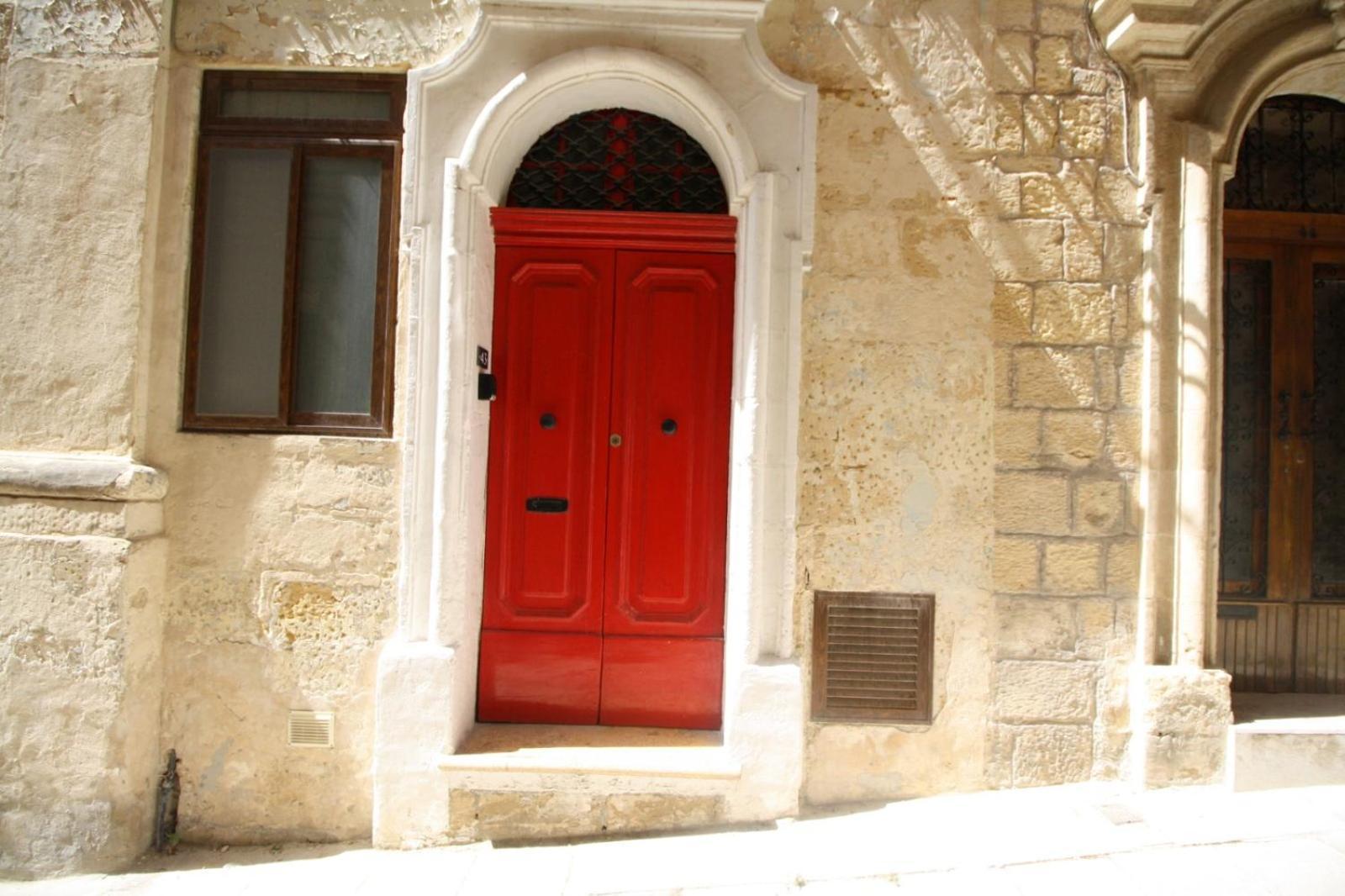 Old Refurbished Apartment In Bormla Cospicua Exterior foto