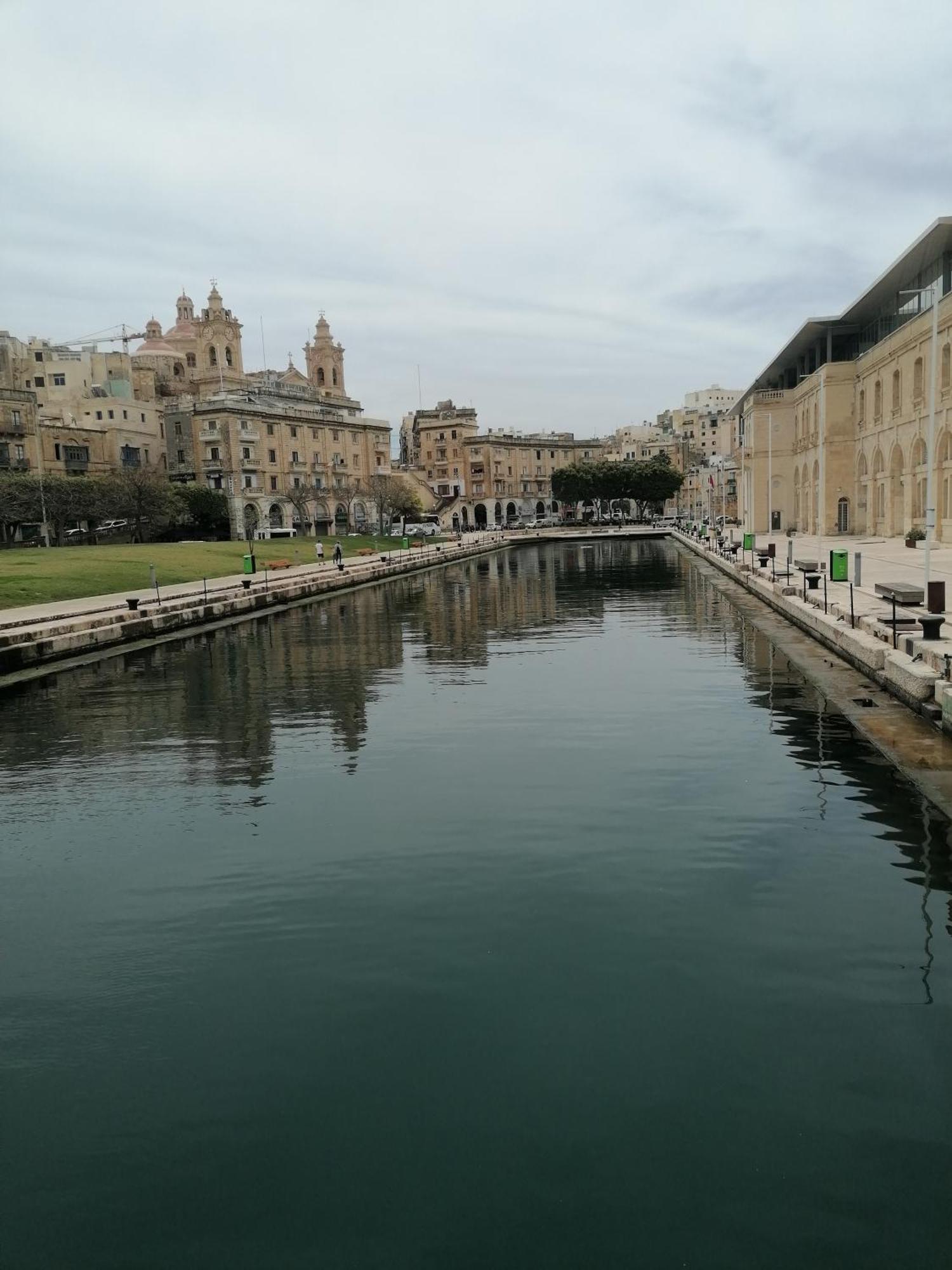 Old Refurbished Apartment In Bormla Cospicua Exterior foto